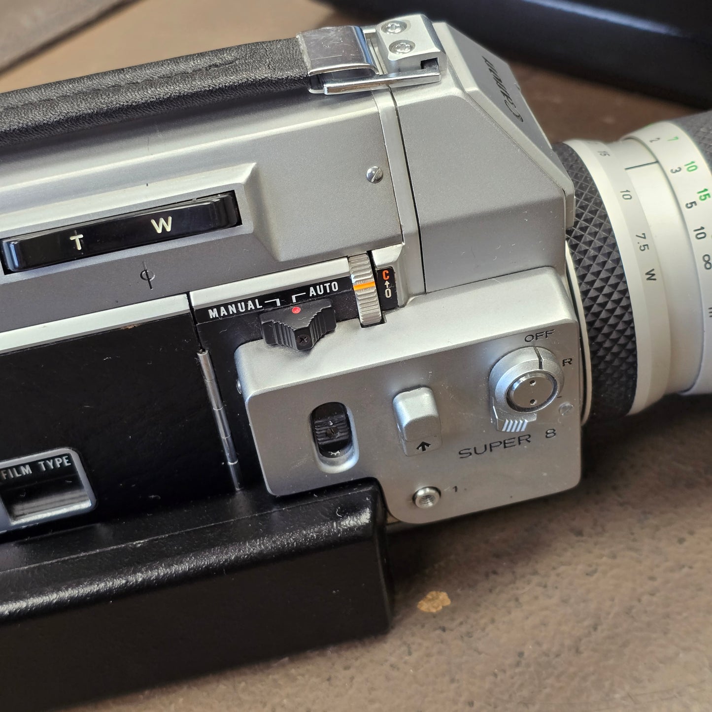 Canon 814 Autozoom Super 8mm Camera with Case S# 221884-202778