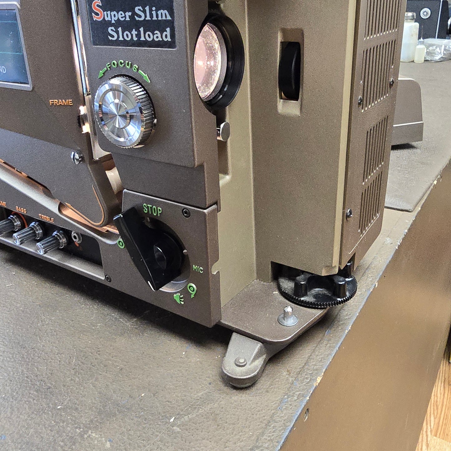 Eiki / Bell & Howell 3580 Slim Line 16mm Slotload Sound Projector S# 172