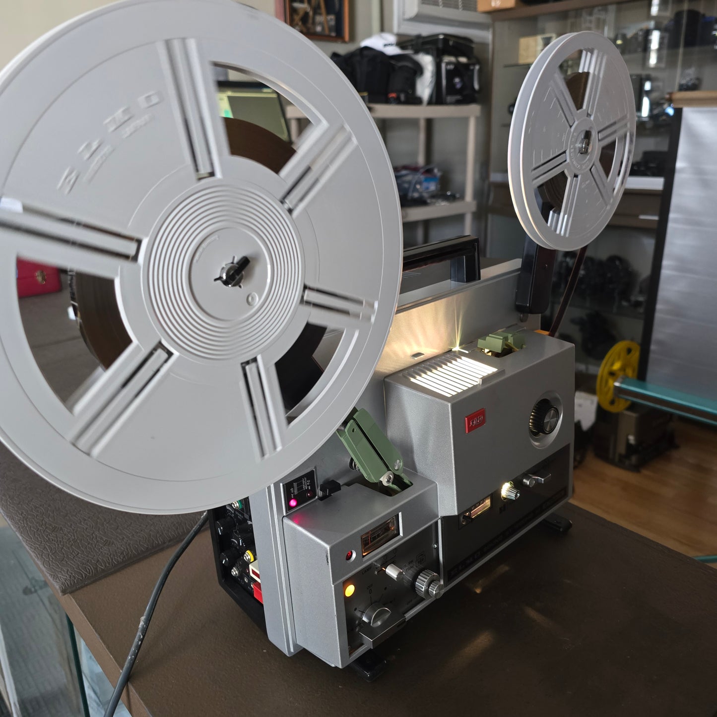 Elmo ST-1200 HD Magnetic 2 Track Super 8mm Sound Projector S# 402083