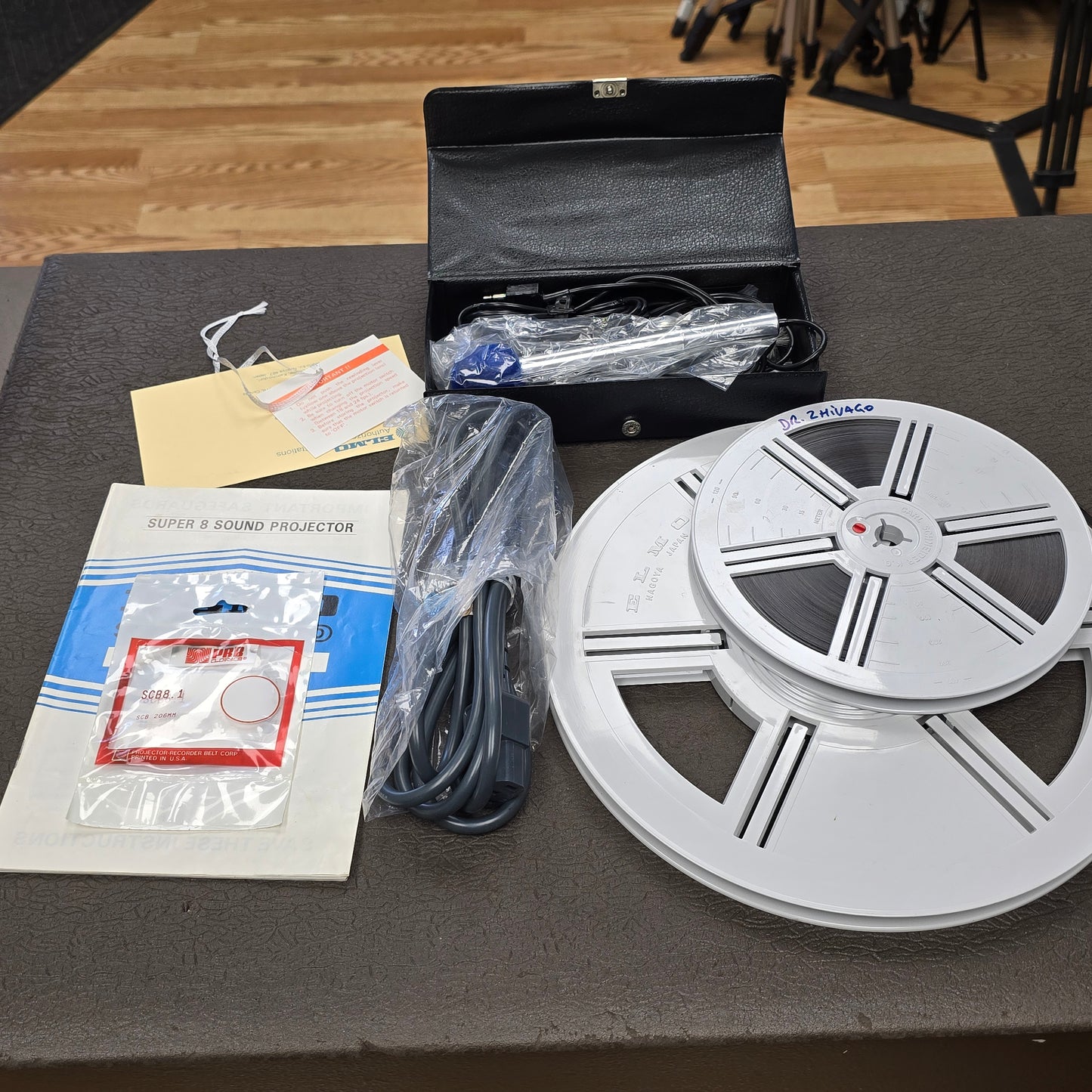 Elmo ST-1200 HD Magnetic 2 Track Super 8mm Sound Projector S# 402083