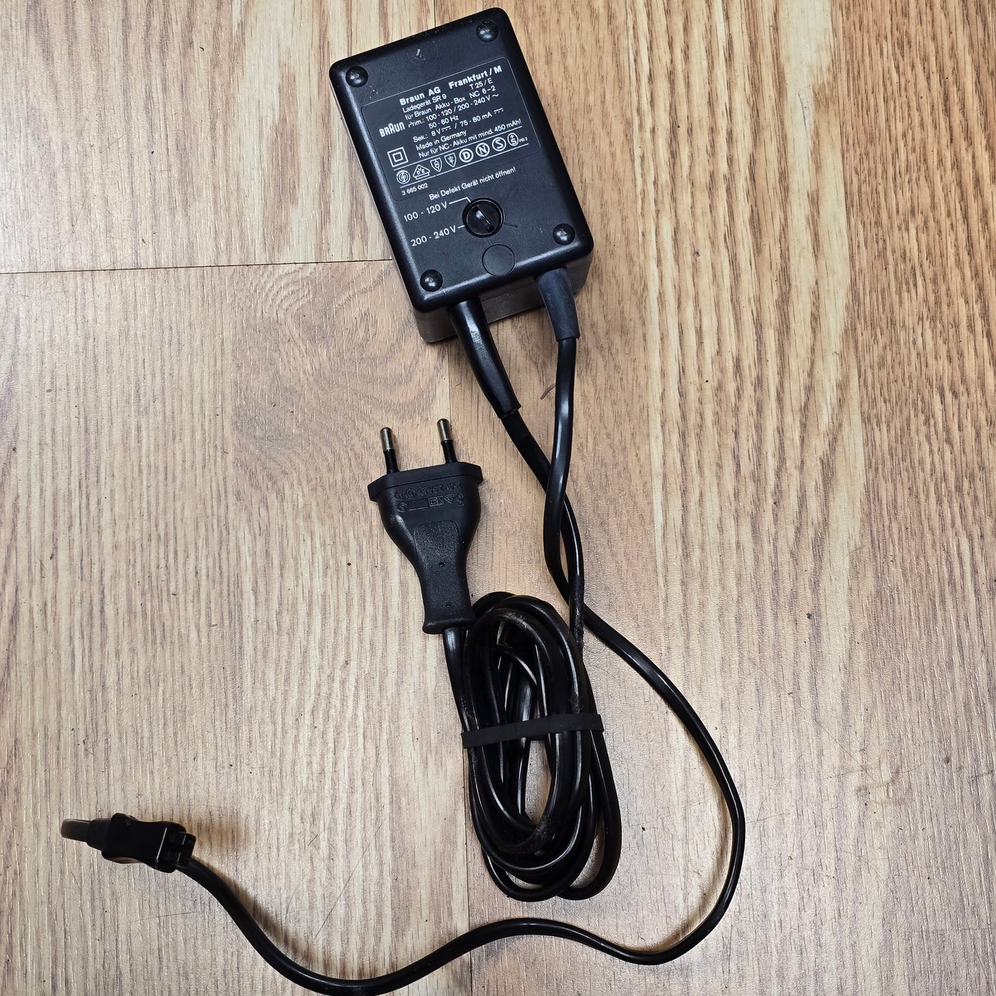 Braun Nizo Akku Box Ladegerat SR9 AC Charger 100-120V / 200-240V