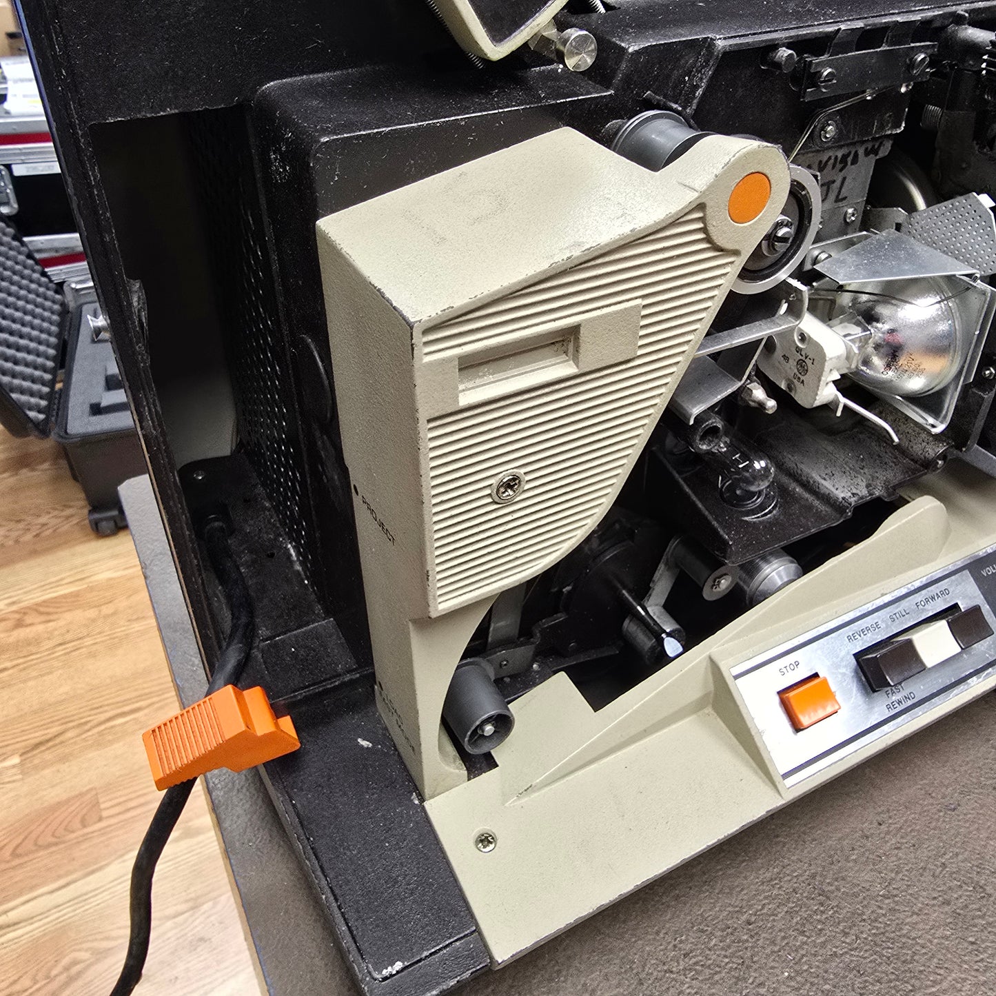 Singer Graflex Insta-Load 16mm Slotload Sound Projector for Parts or Repair