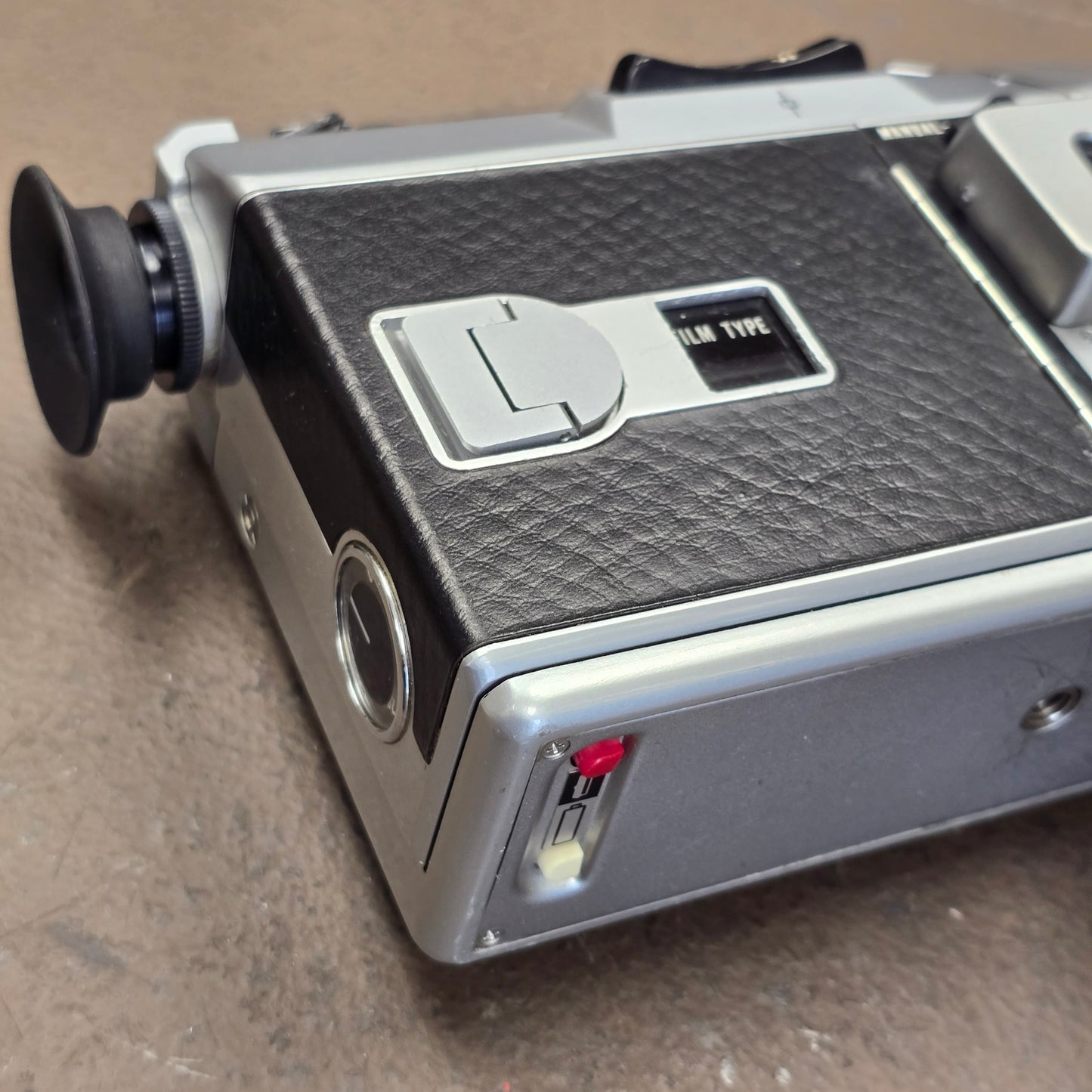 Canon 814 Autozoom Super 8mm Camera with Case S# 273369-253124