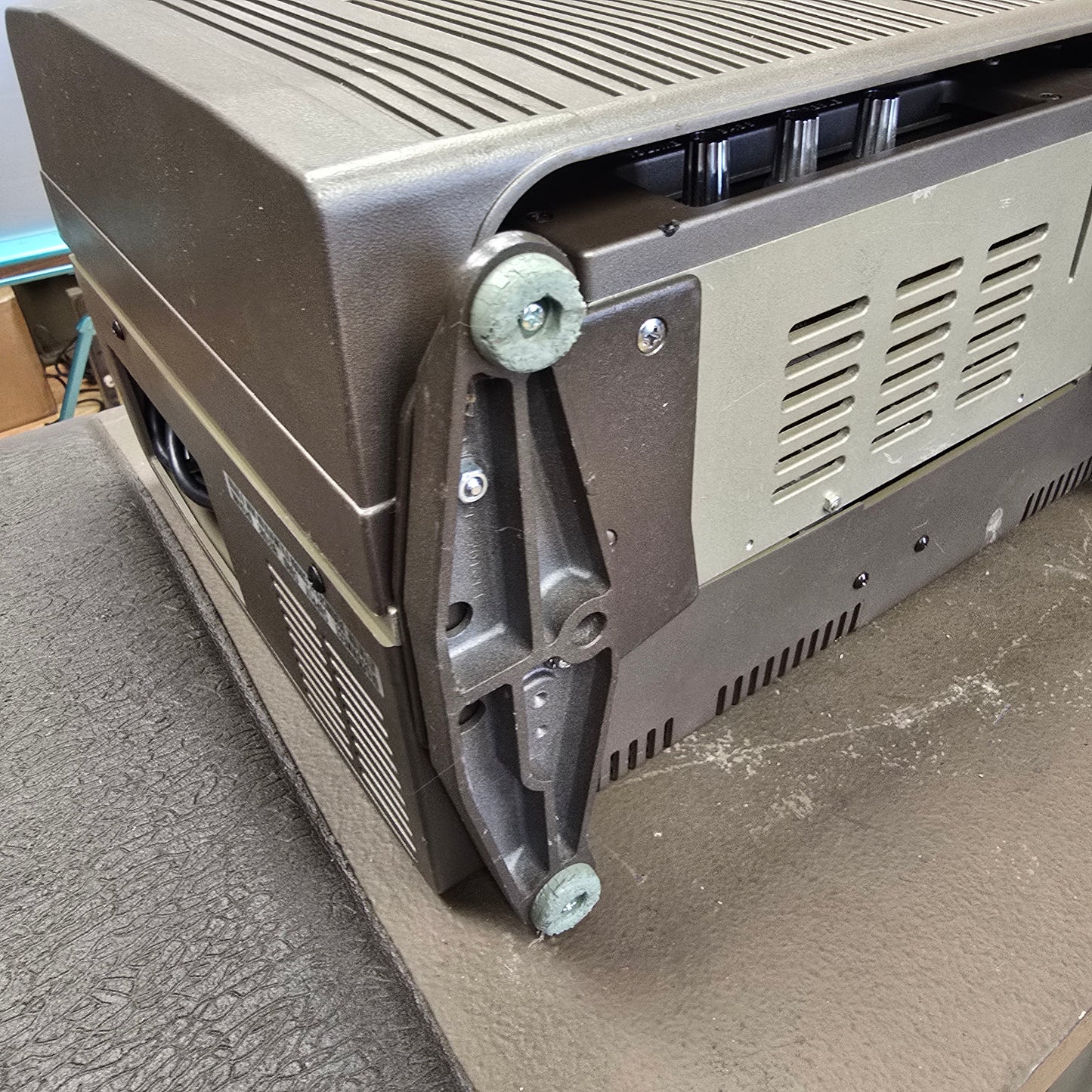 Eiki / Bell & Howell 3580 Slim Line 16mm Slotload Sound Projector S# 172