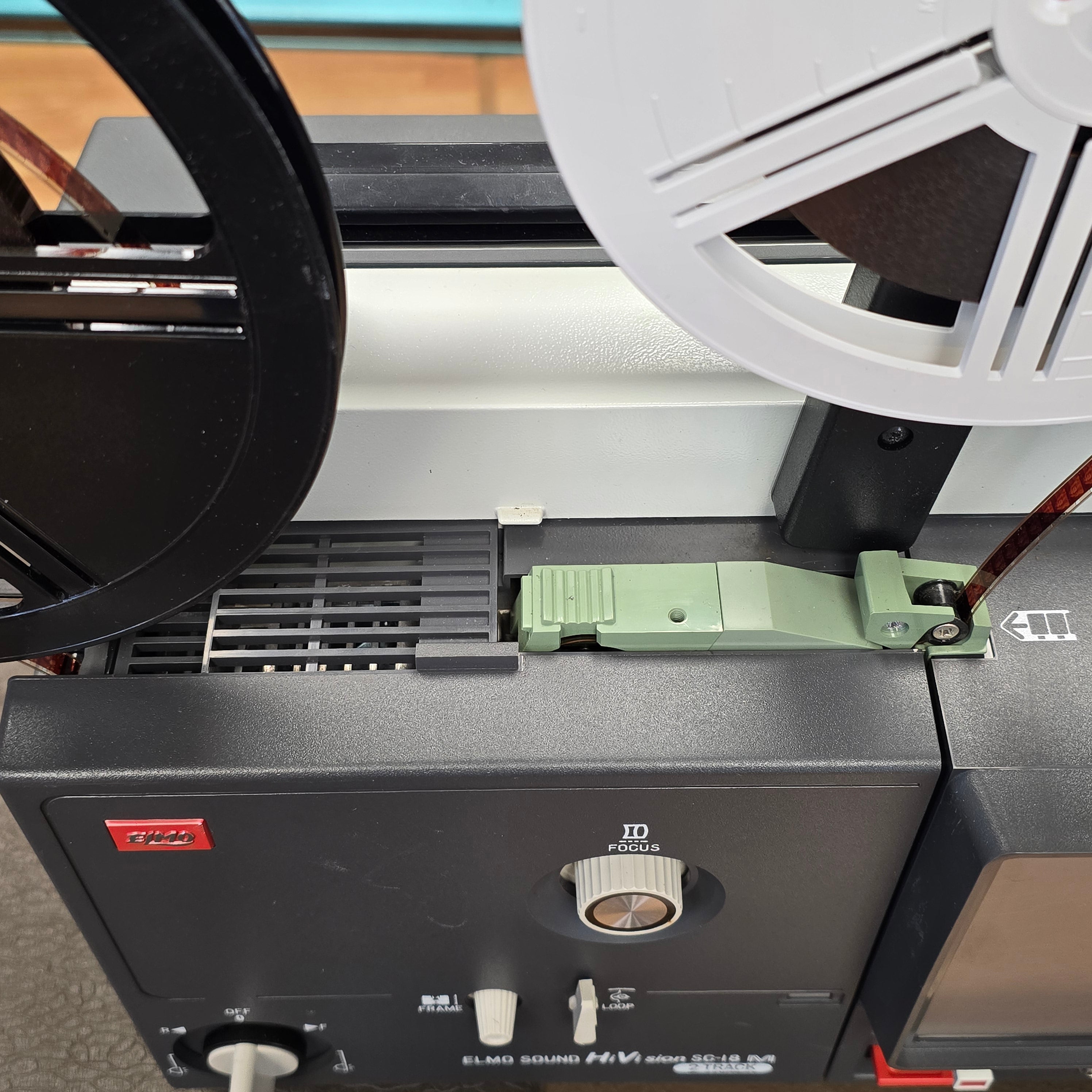 Elmo SC-18 Super 8mm Projector with Carrying Case S# 600249