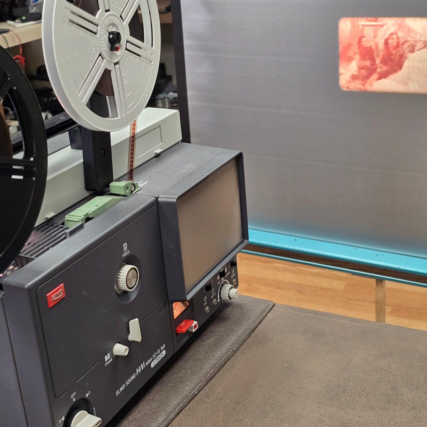 Elmo SC-18 Super 8mm Projector with Carrying Case S# 600249 & Super 8mm Film Logan's Run