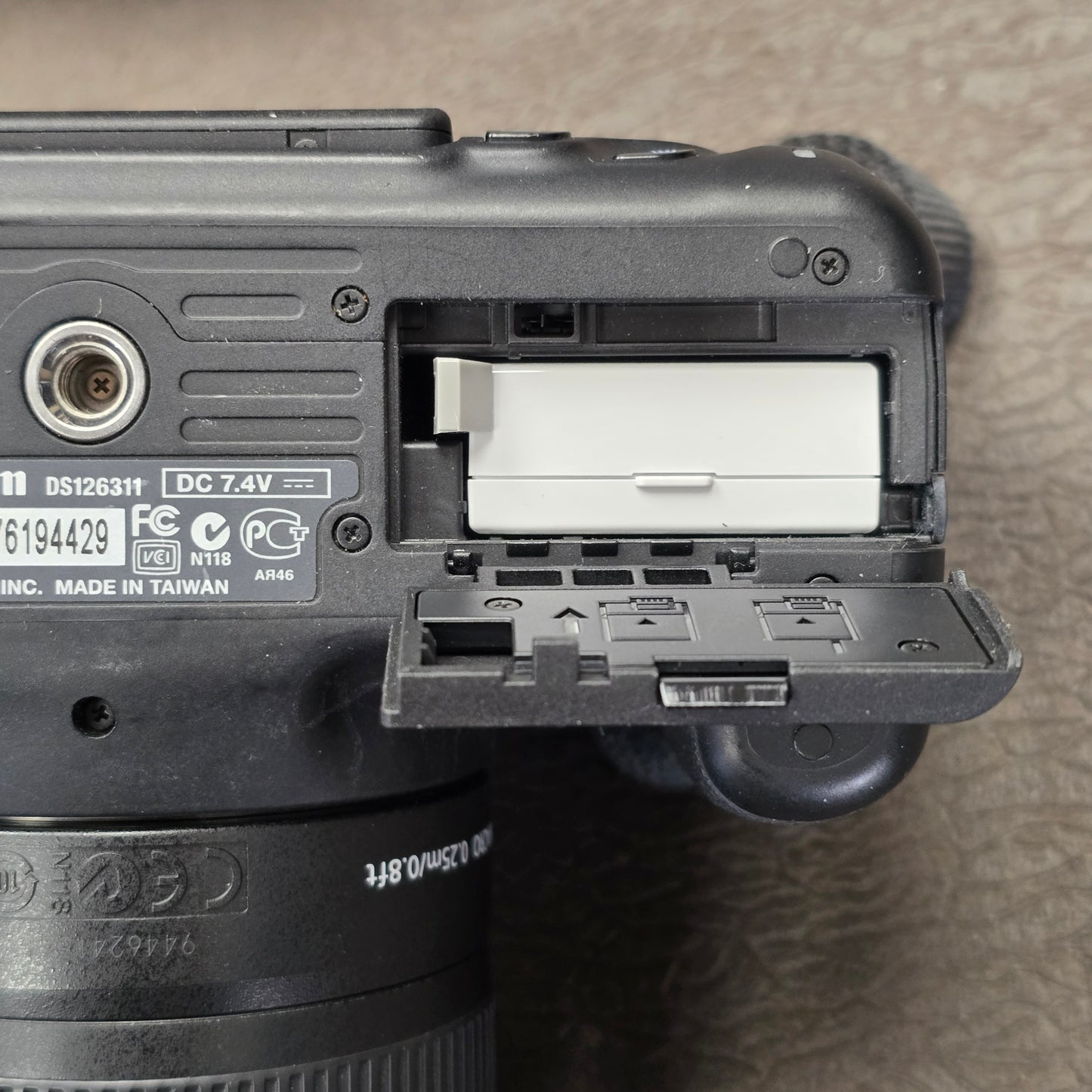 Canon EOS Rebel T3i DSLR Camera S# 232076194429 with Canon 18-55mm Zoom lens