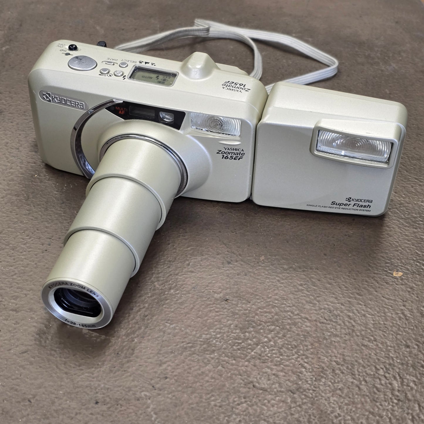 YASHICA ZOOMATE 165EF 35mm FILM CAMERA with 38-165mm Zoom Lens + FLASH KYOCERA