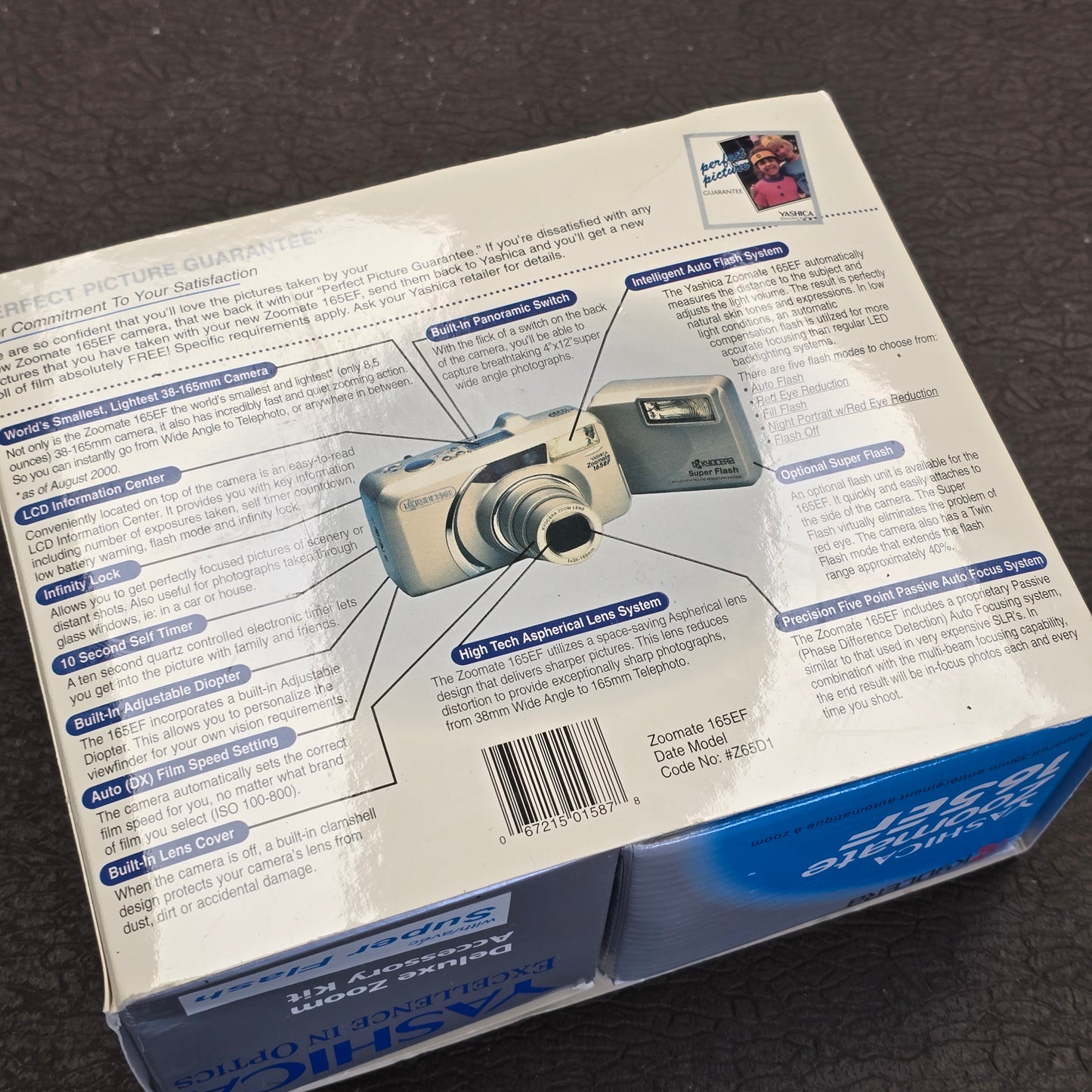 YASHICA ZOOMATE 165EF 35mm FILM CAMERA with 38-165mm Zoom Lens + FLASH KYOCERA