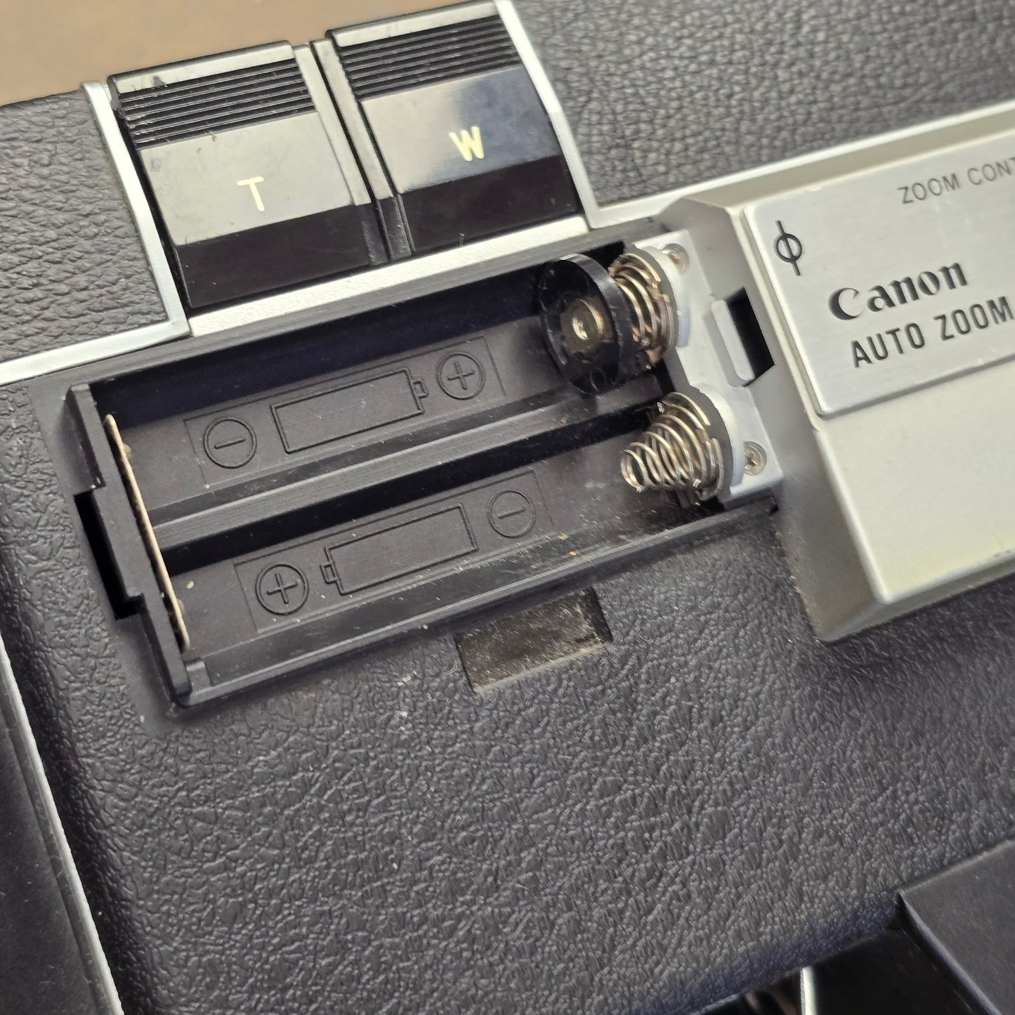 Canon 1014 Auto Zoom Electronic Super 8mm Camera S# 143344-147299 With Case
