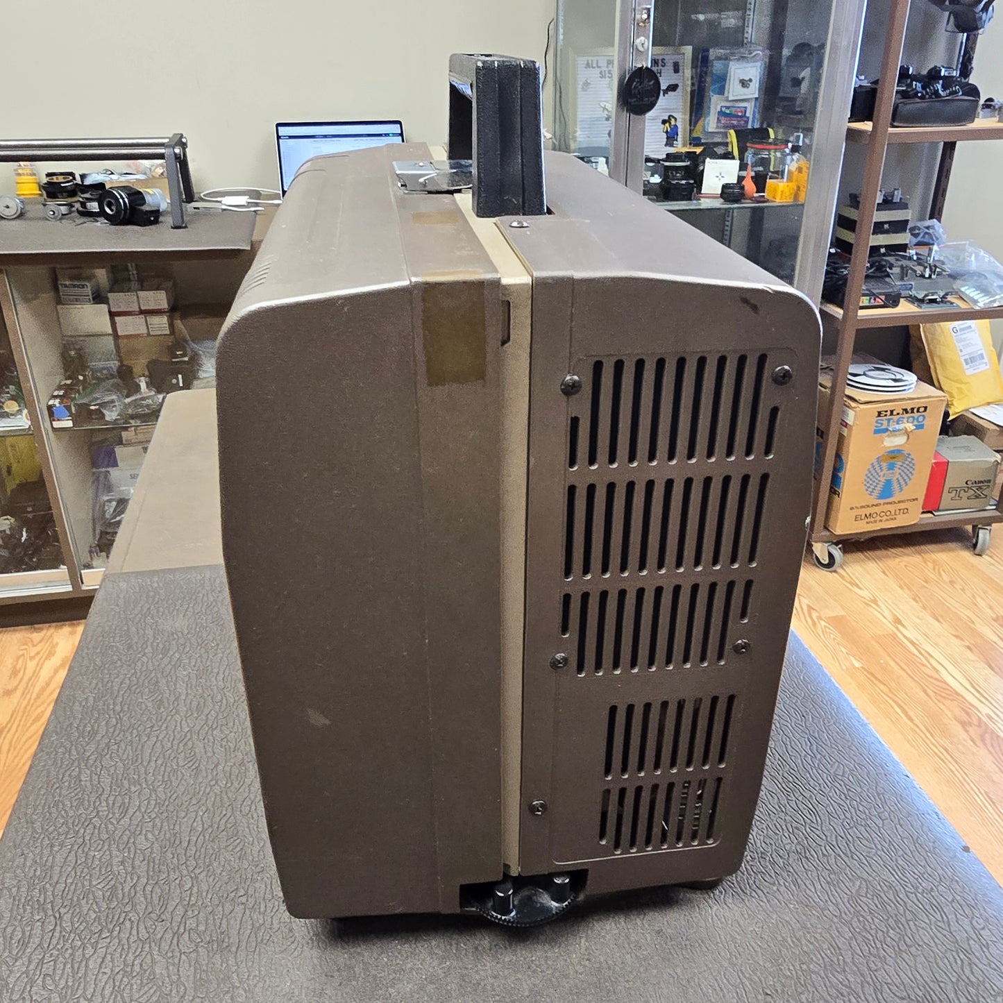 Eiki / Bell & Howell 3580 Super SLim Slotload 16mm FilmoSound Projector S# 43114