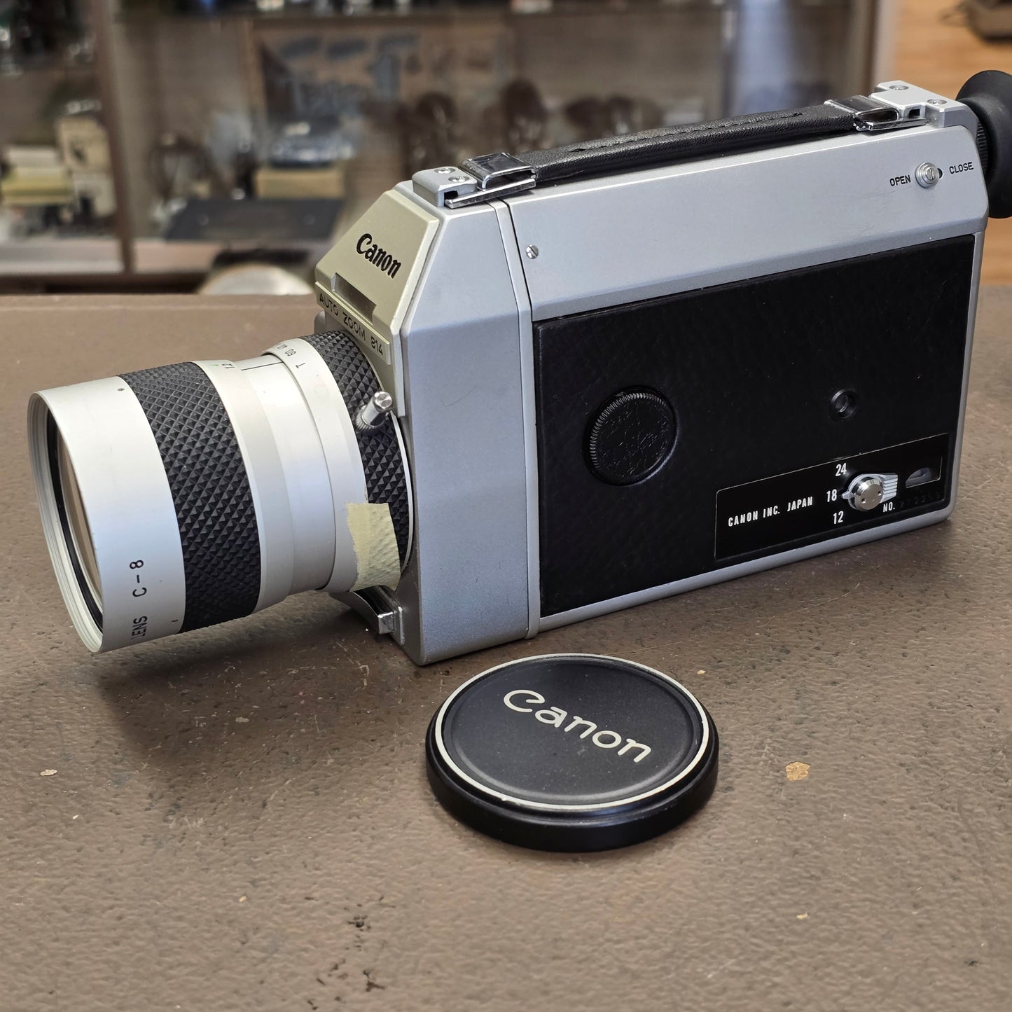 Canon 814 Autozoom Super 8mm Camera with Case S# 273369-253124