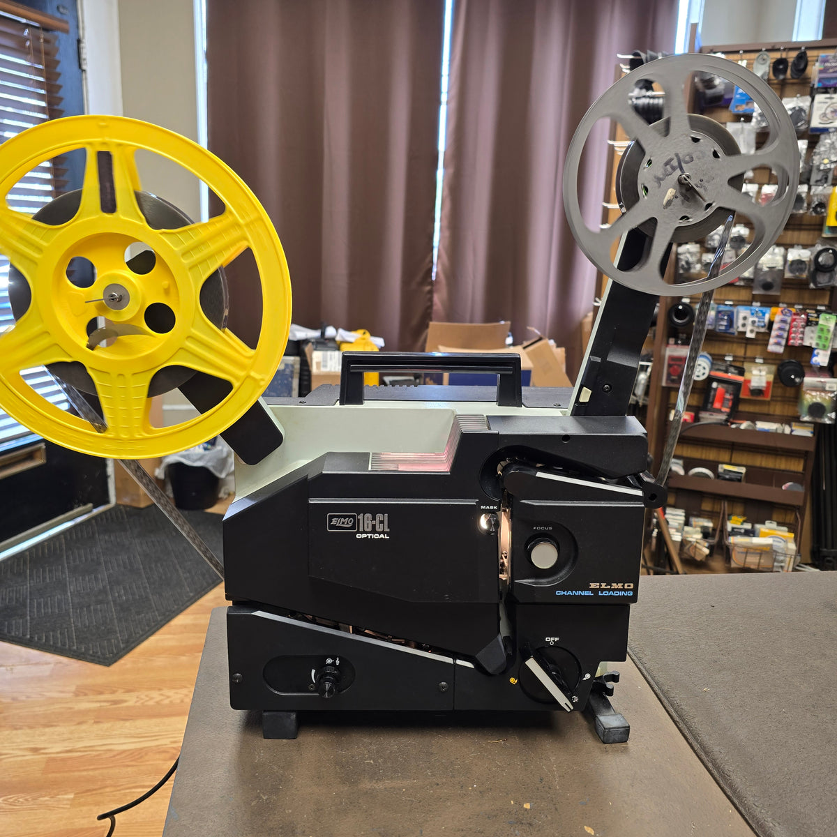 Elmo 16-CL Optical Channel Load 16mm Sound Projector S# 136405