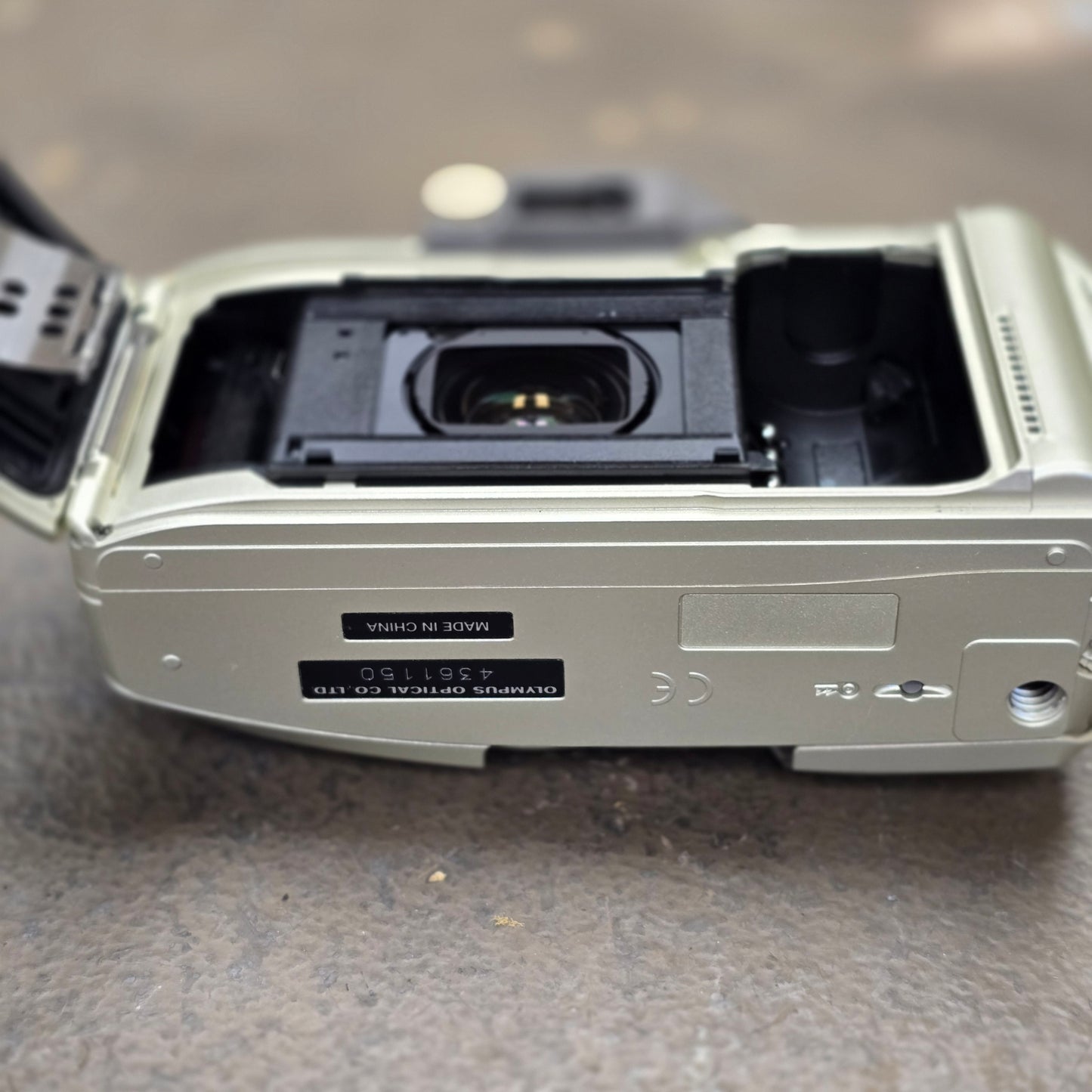 Olympus Stylus Epic Zoom 170 35mm All Weather Point & Shoot Camera With Case S# 4361150