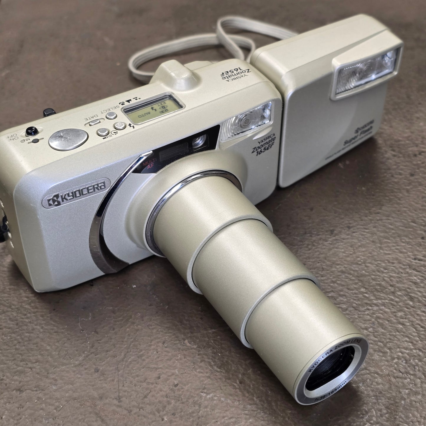 YASHICA ZOOMATE 165EF 35mm FILM CAMERA with 38-165mm Zoom Lens + FLASH KYOCERA