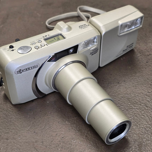 YASHICA ZOOMATE 165EF 35mm FILM CAMERA with 38-165mm Zoom Lens + FLASH KYOCERA