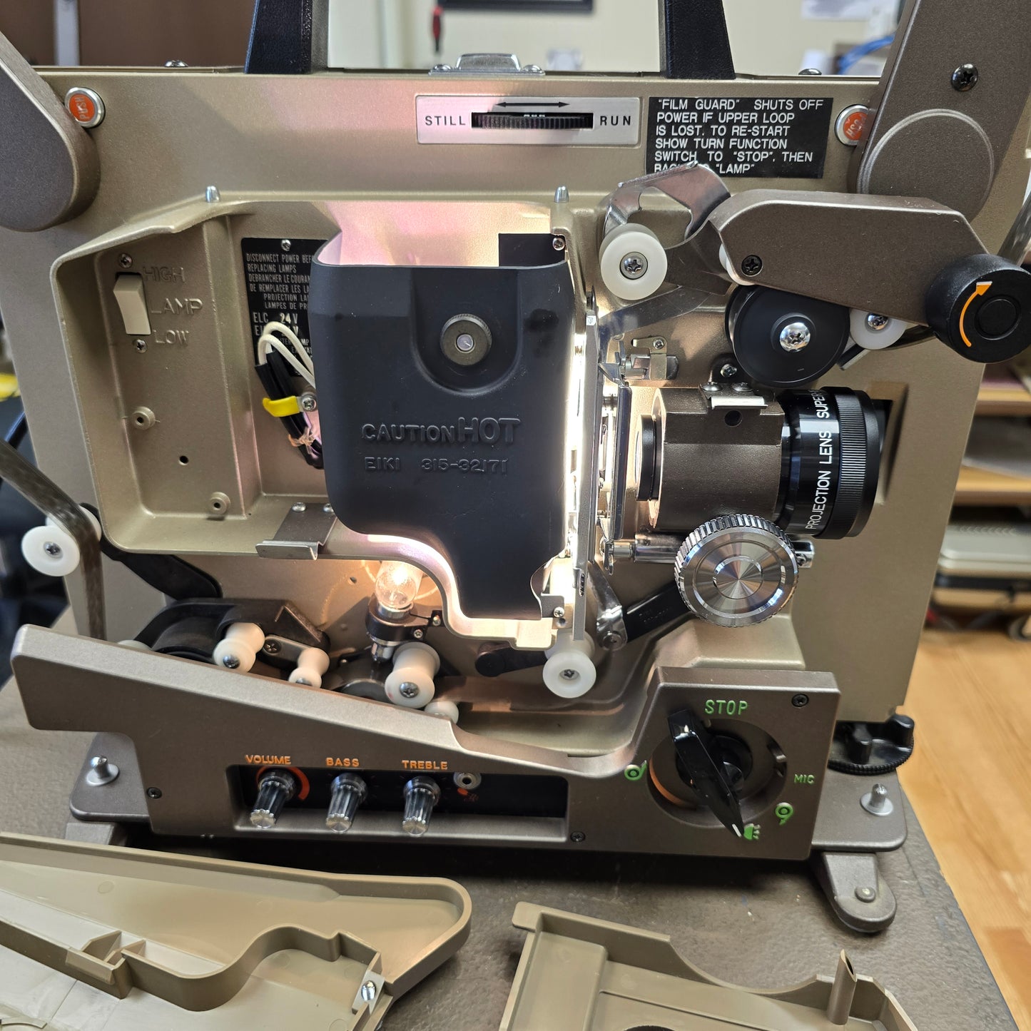 Eiki / Bell & Howell 3580 Slim Line 16mm Slotload Sound Projector S# 172
