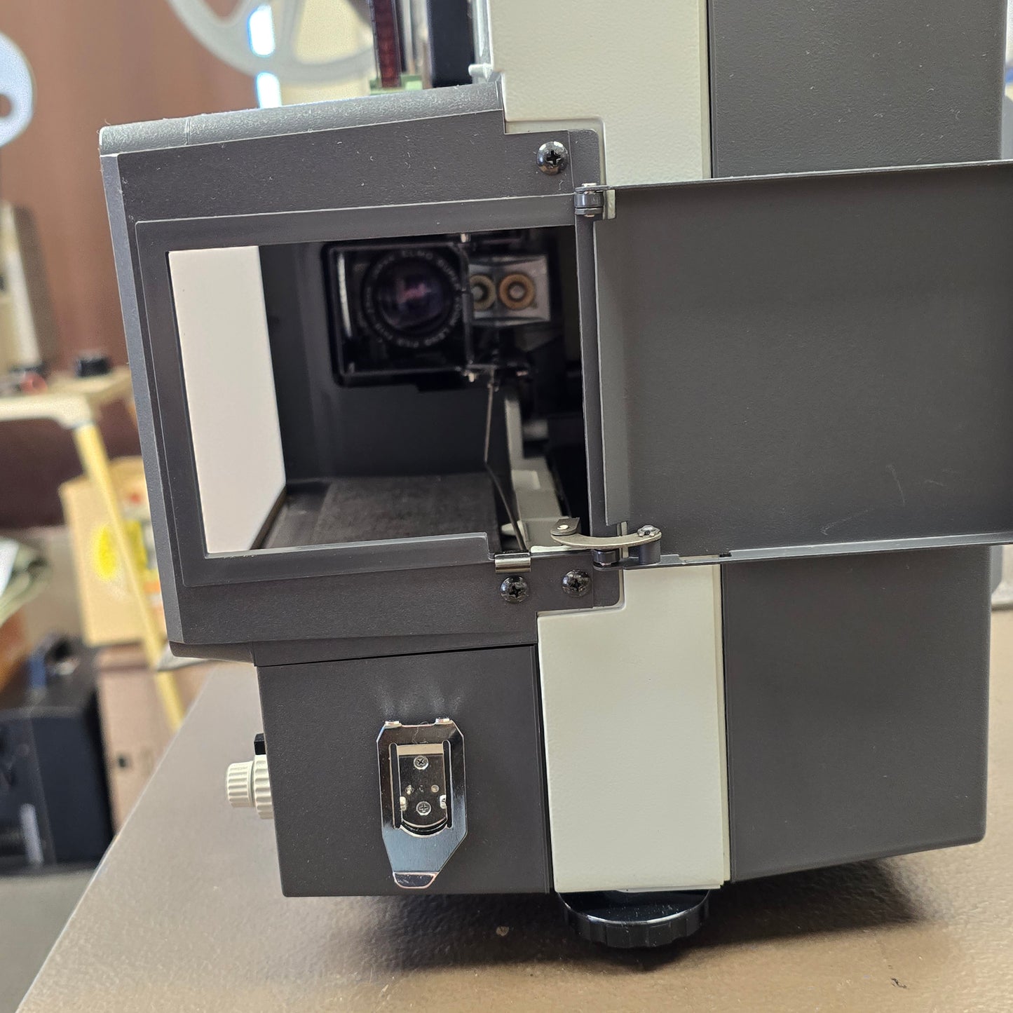 Elmo SC-18 Super 8mm Projector with Carrying Case S# 600249 & Super 8mm Film Logan's Run