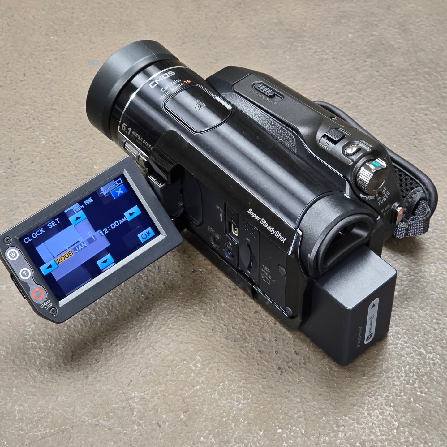 Sony HDR-HC9 HDV Mini DV 1080i Camcorder Package (NTSC) S# 122618