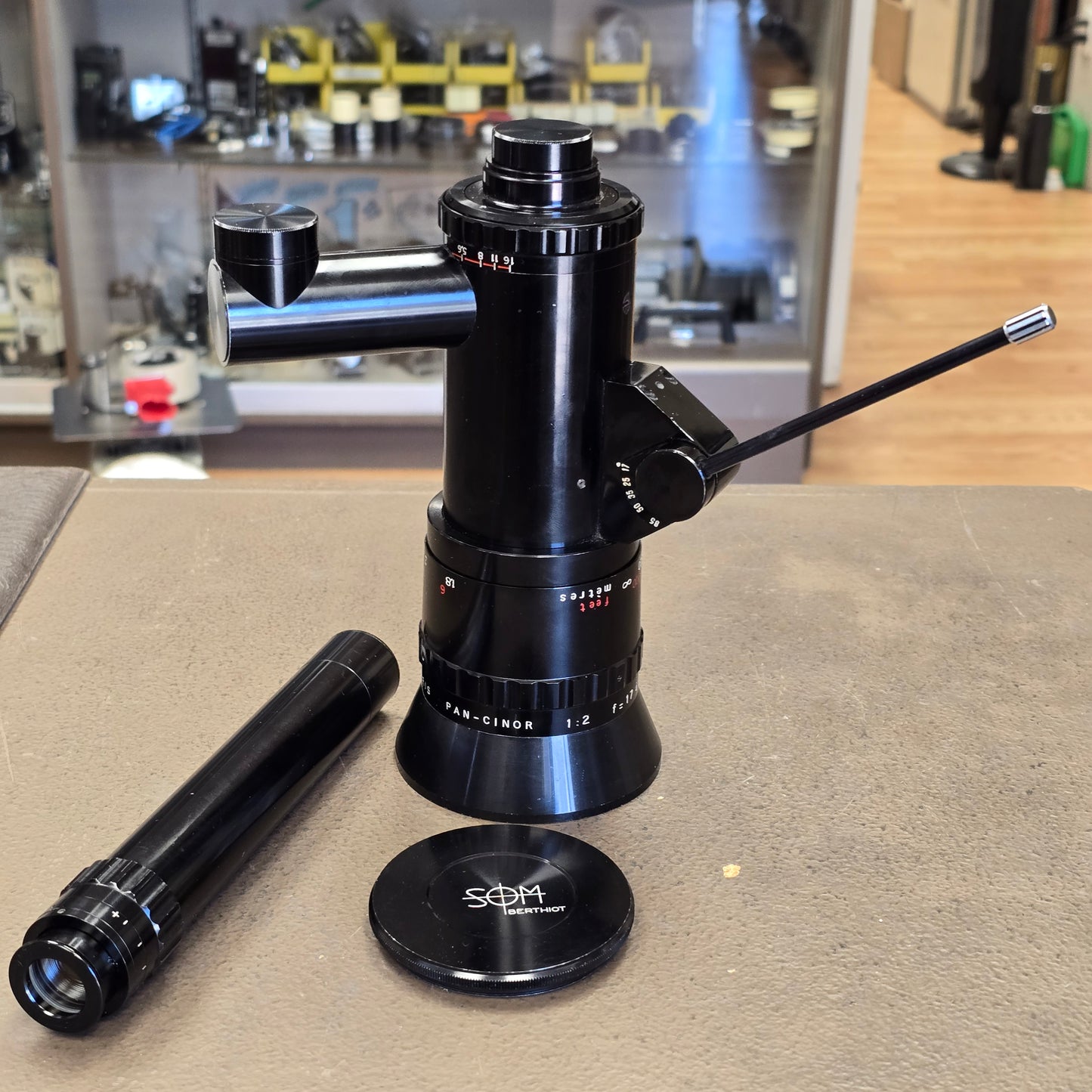 Som Berthiot Pan Cinor 17-85mm T2.66 C-Mount Zoom lens with Dogleg Viewfinder S# T57098