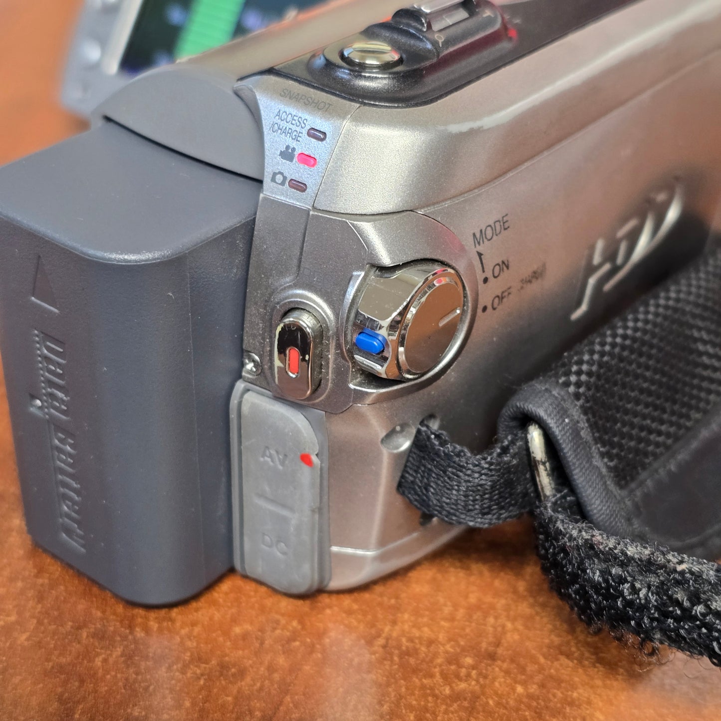 JVC Everio GZ-MG255U Hard Disk Camcorder Package (NTSC) S# 092K2395