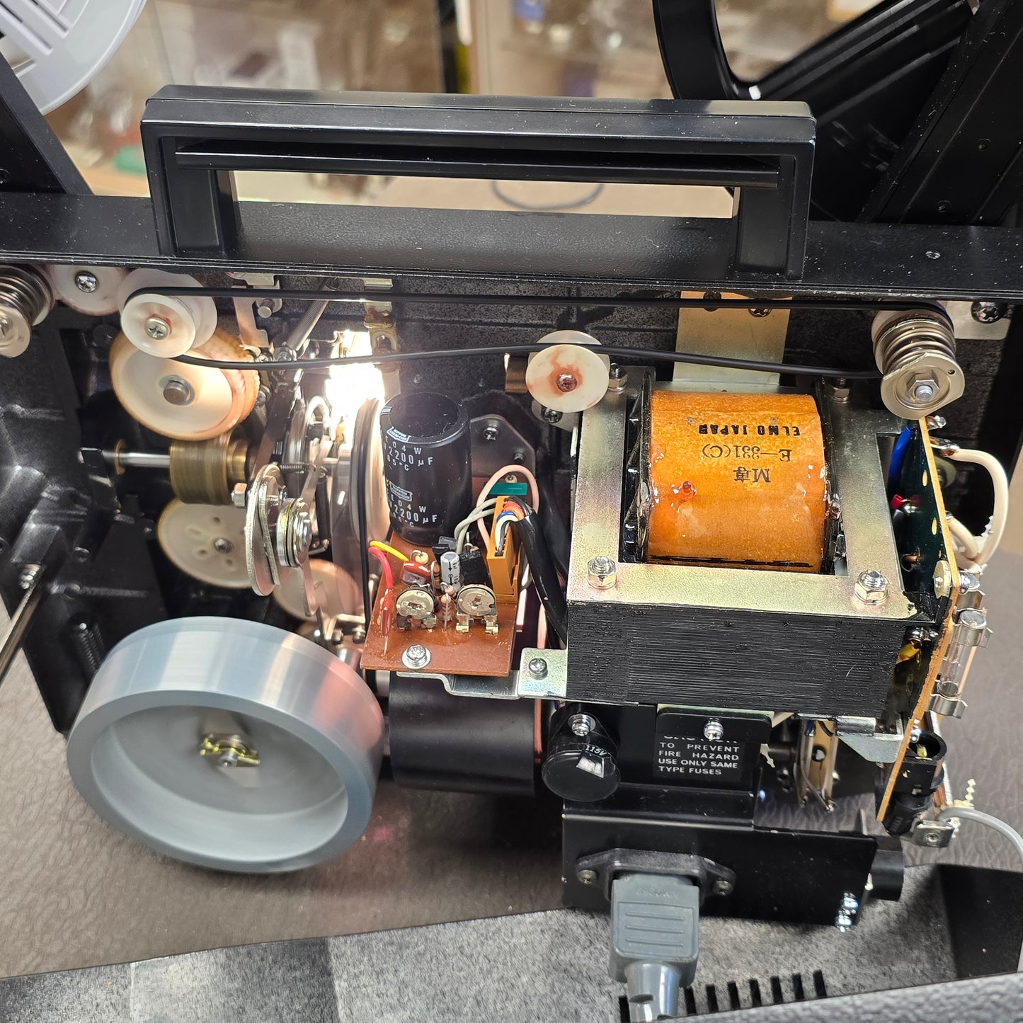 Elmo ST-600 M Super 8mm Sound Projector S# 405210 with Movie Film Promo Reel