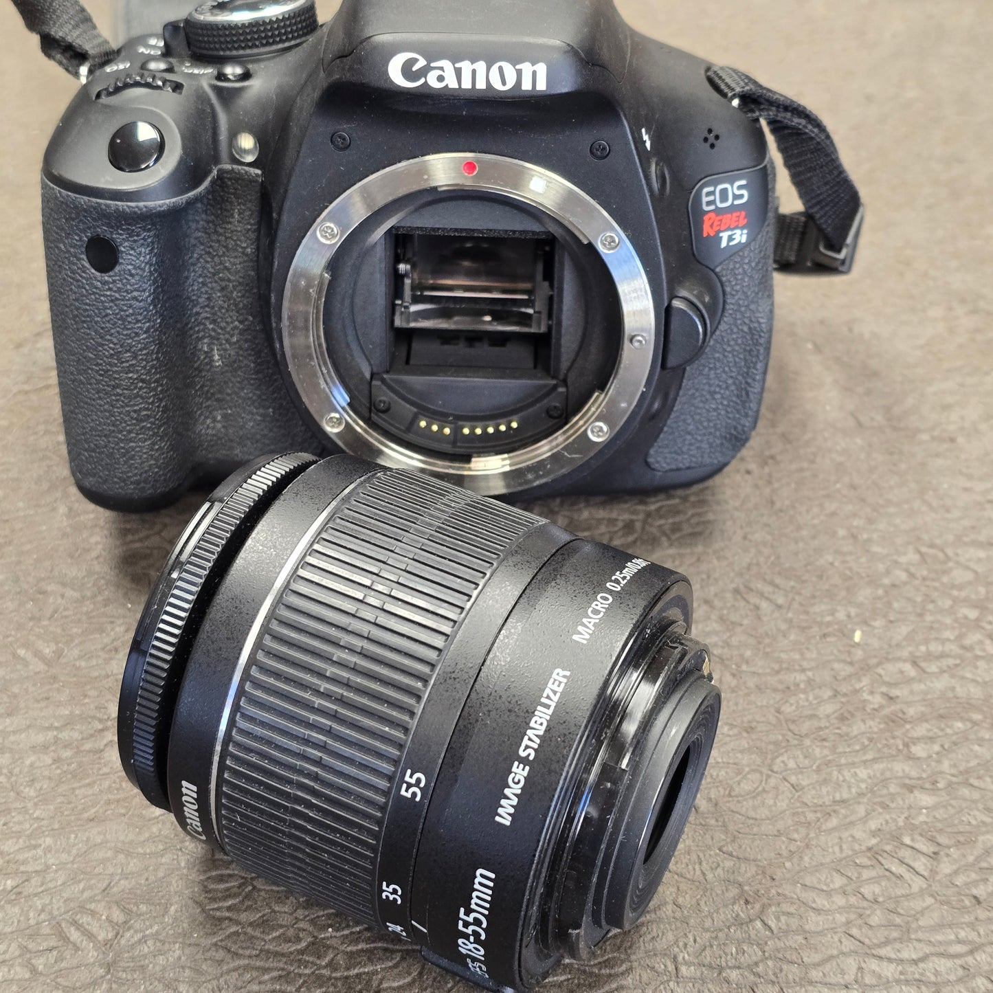 Canon EOS Rebel T3i DSLR Camera S# 232076194429 with Canon 18-55mm Zoom lens