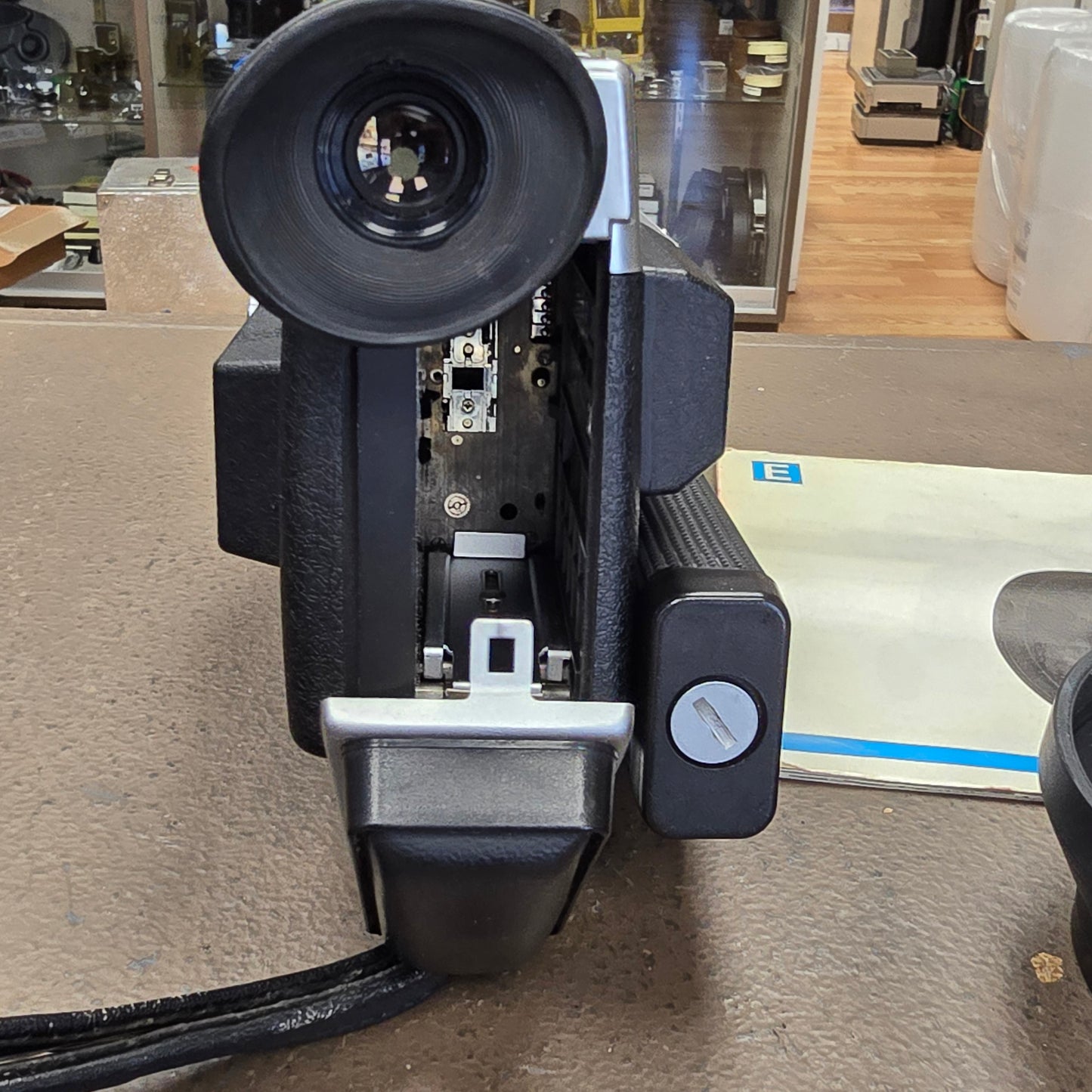 Canon 1014 Auto Zoom Electronic Super 8mm Camera S# 123440-126814