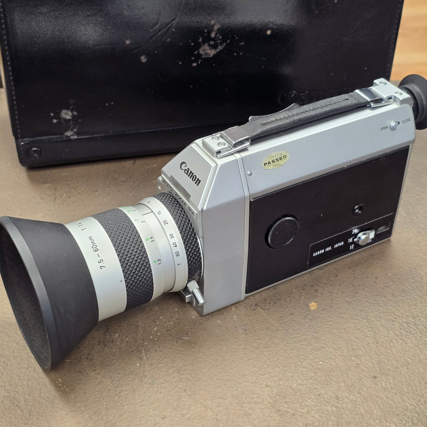 Canon 814 Autozoom Super 8mm Camera with Case S# 221884-202778
