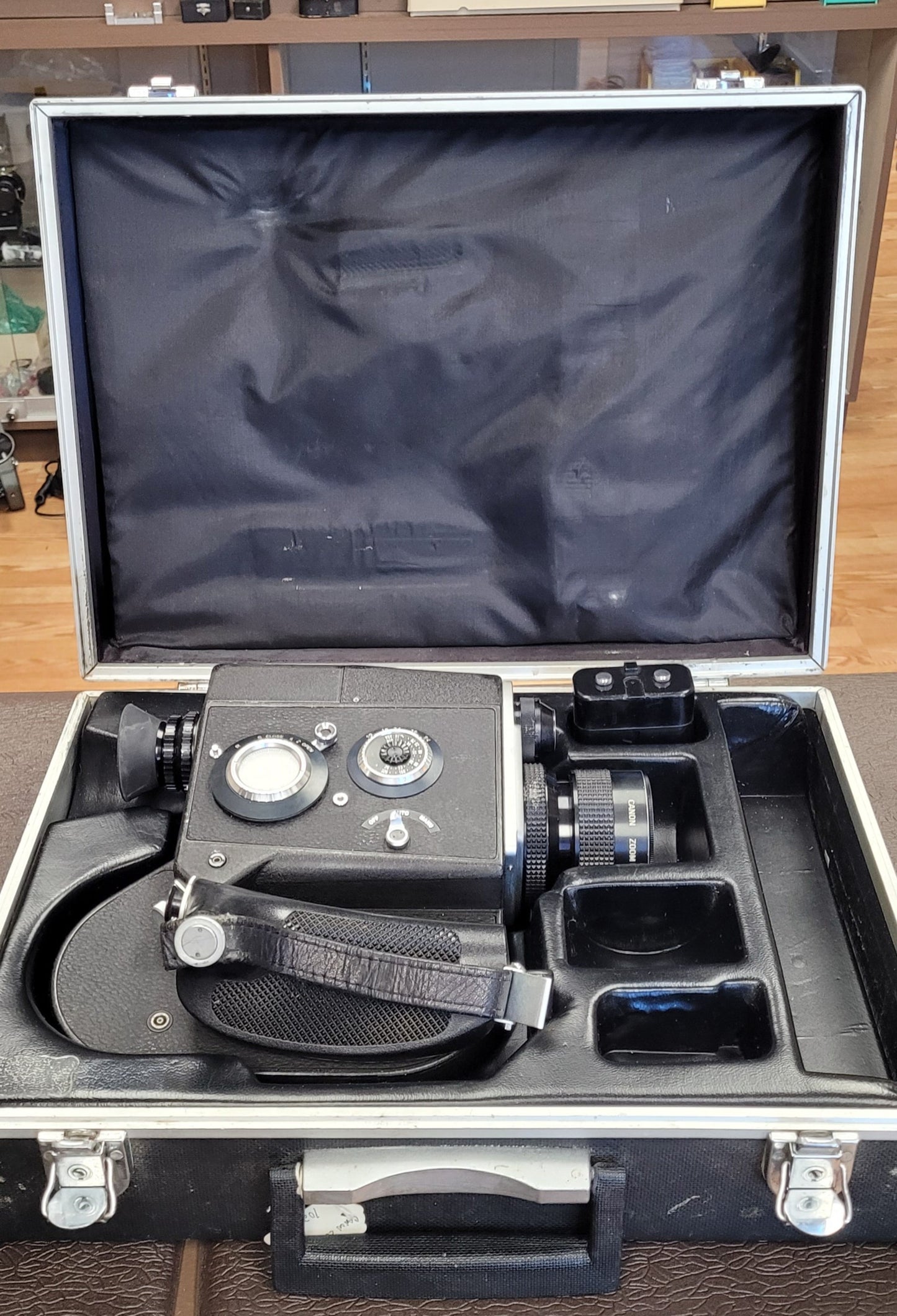 Canon Zoom DS-8 Double Super 8mm Camera S# 102337-100074  with Case